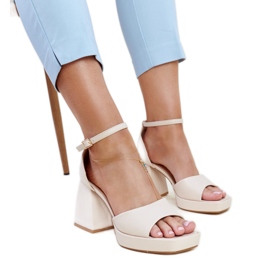 Svijetlo bež sandale na visoku petu marke Vesna