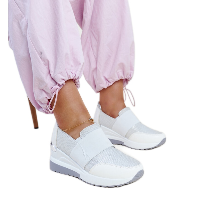 Bijele Kallay tenisice na wedge bijela