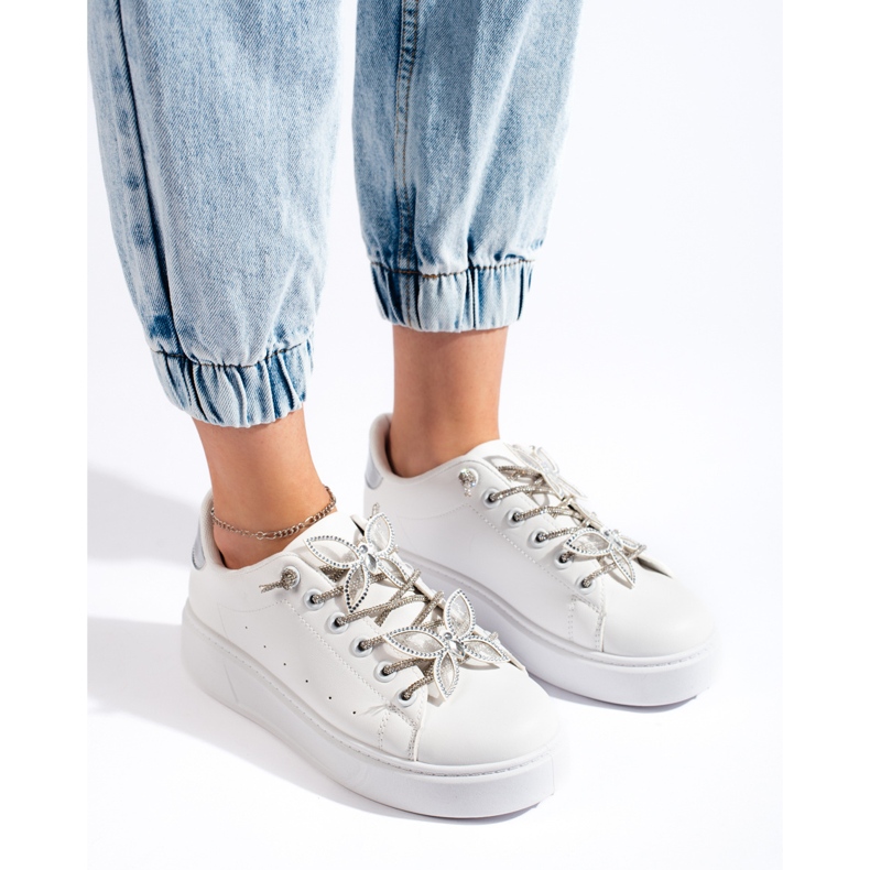 Bijele sportske cipele s leptirićima bijela