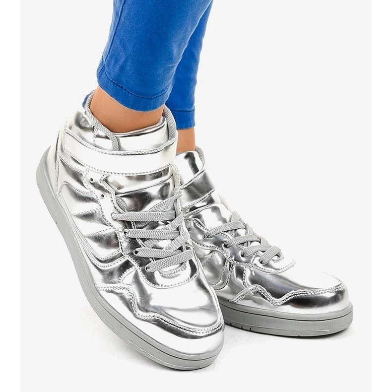 Ružičaste ženske sandale na nisku petu s kopčanjem oko gležnja ružičasta