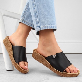 Udobne ženske kožne japanke, crne Helios 130.011 crna