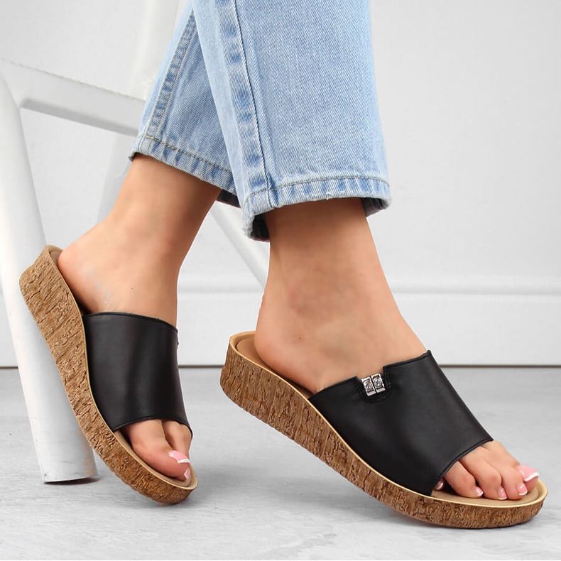 Udobne ženske kožne japanke, crne Helios 130.011 crno