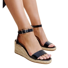 Zuhura crne sandale na klin crna