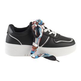 Crne ženske tenisice koje se vežu trakom crna