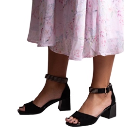 Athir lakirane sandale na petu crna