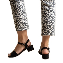 Crne sandale na nisku petu s Horner kopčom crna