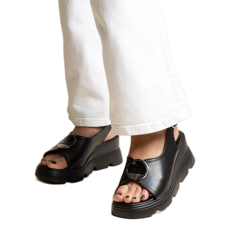 Bayley crne sandale na klin s kopčom crno