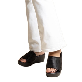 Crne ažurne papuče na klin od Garvin eko kože crna