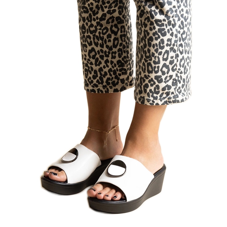 Bijele jakne s Keirenh kopčom bijela