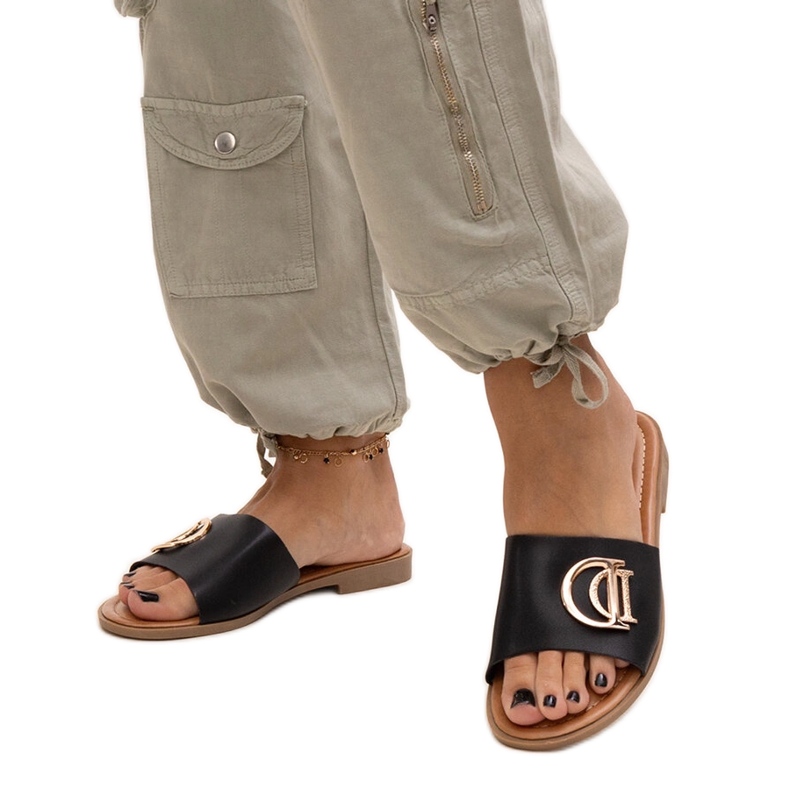 Crne japanke s Almeita kopčom crno