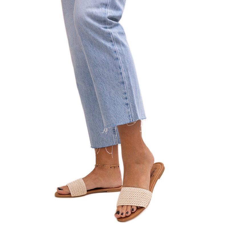 Svijetlo bež izvezene papuče Marika