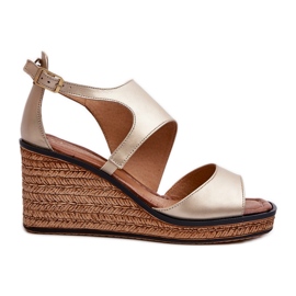 Ženske kožne sandale na klin Maciejka 06657-25 zlatne zlatni