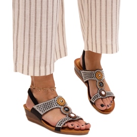 Sjajne niske sandale na klin od Azeeze crno