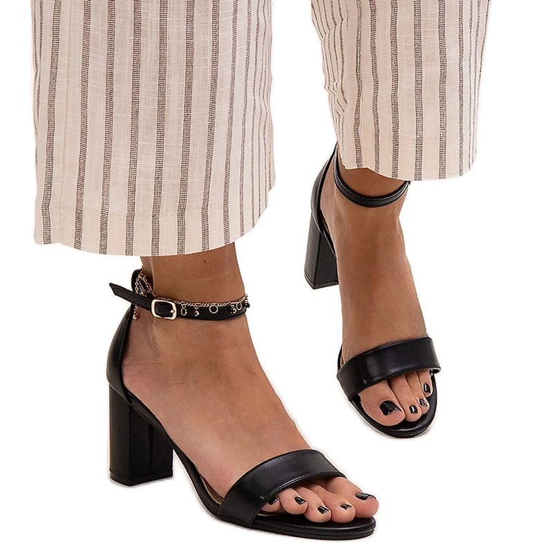 Atifa crne sandale na visoku petu crno