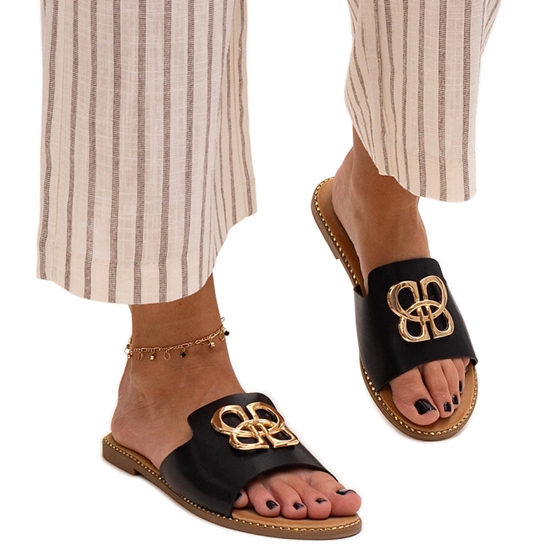 Crne japanke ukrašene Perkin kopčom crno