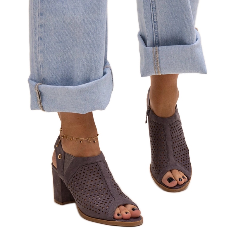 Evento Ažurirane sandale na visoku petu s kožnim Heilma uloškom siva