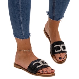 Crne japanke s ukrasnom kopčom marke Rochaela crna