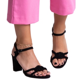 Crne sandale na visoku petu marke Shama crna