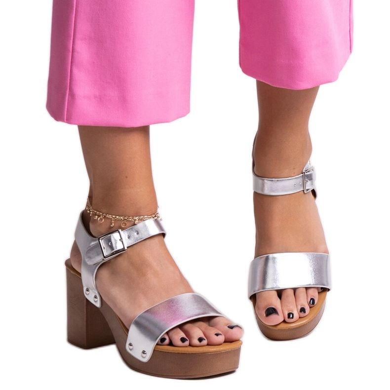 Srebrne masivne sandale Adilar na visoku petu srebro