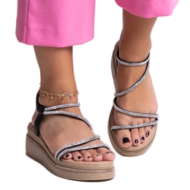 Sjajne niske sandale na klin s cirkonima iz Hanife crna