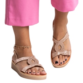 Zlatne sandale na platformu s Mifsa kamenčićima zlatni