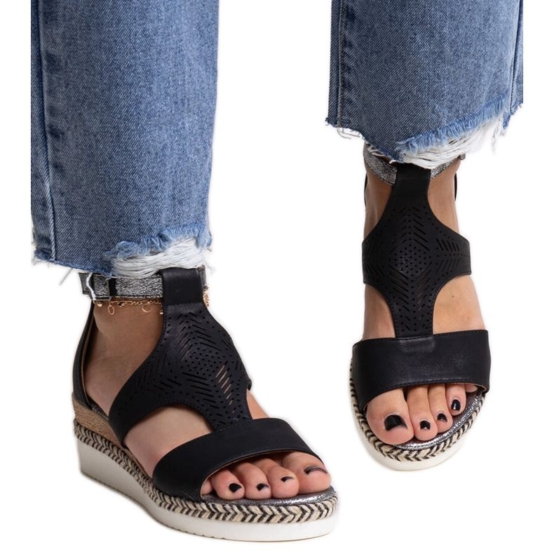 Tiuma crne sandale na niske klinove crno