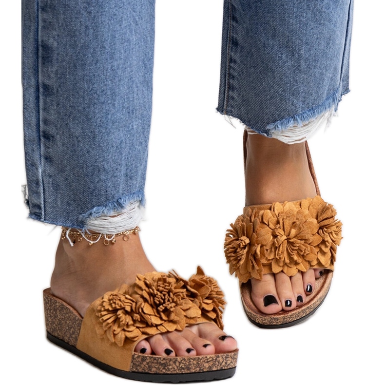 Karamel japanke s cvjetićima na platformi Apolonia smeđa