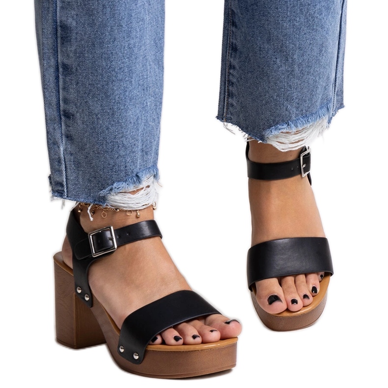 Crne masivne sandale Adilar na visoku petu crno