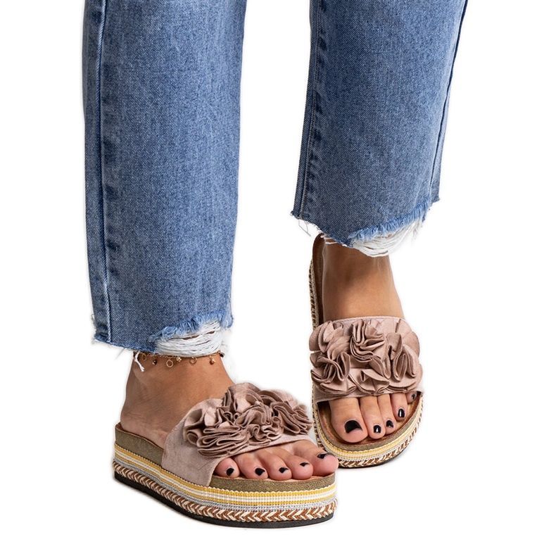 Bež japanke ukrašene Mehret cvijećem