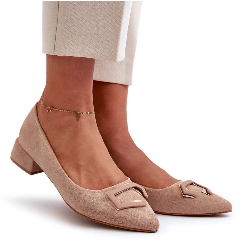 Cipele na nisku petu s ukrasom od eko antilopa S.Barski KV27-034 bež