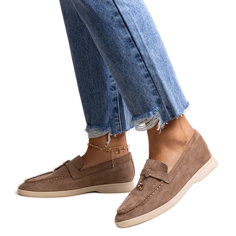 Tamno smeđe mokasine s metalnim privjeskom iz Fiorana bež