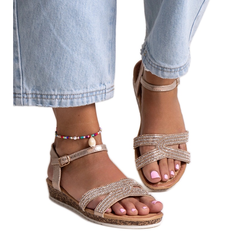 Saila sandale na niske klin boje šampanjca zlatna