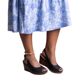 Crne sandale na klin Sakna crna