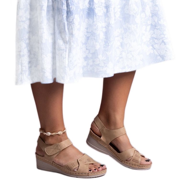 Bež Kirane sandale na niske klinove