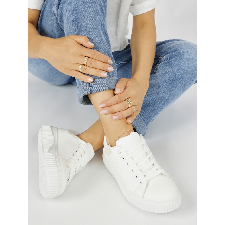 Bijele ženske tenisice sa bež elementom bijela