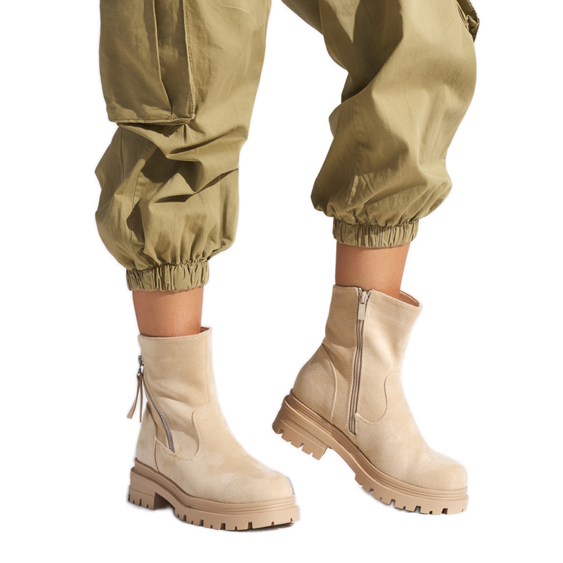 Bež ženske gležnjače s ukrasnim patentnim zatvaračem