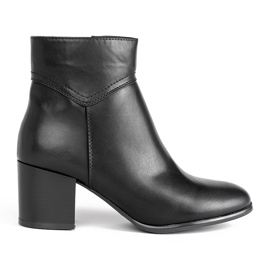 Sergio Leone Crne gležnjače na stupu Sergia Leonea crna