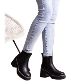 Crne gležnjače iz Lidee crna