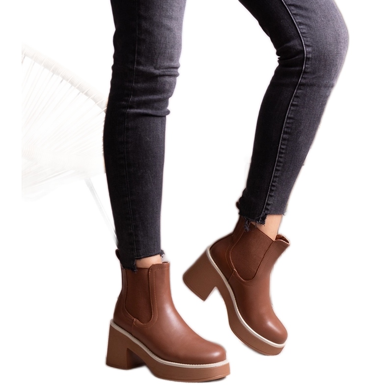 Smeđe gležnjače iz Lidee smeđa