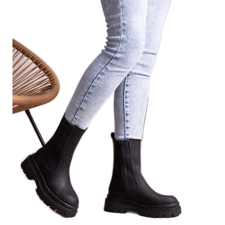 Crne čizme Kunegunda s masivnim potplatom crno