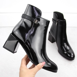 Crne lakirane gležnjače s ukrasnom petom D&amp;A S.Barski Premium Collection MR880-140 crna
