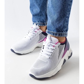 Uske čizme od brušene kože s udobnom petom i fleksibilnim gornjištem crno