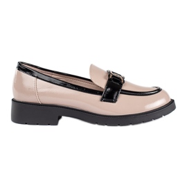 Ženske lakirane mokasine bež boje s kopčom