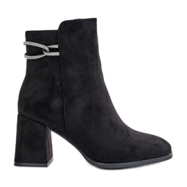 Izolirane ženske gležnjače na visoku petu, eko antilop, crna Saivia