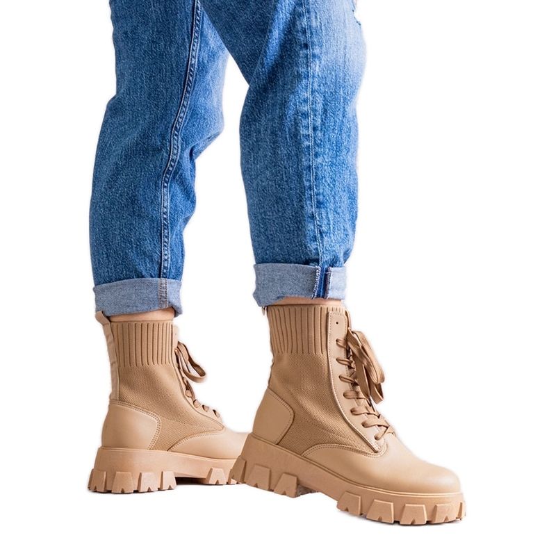 Bež gležnjače s fleksibilnim gornjištem iz Zogbe