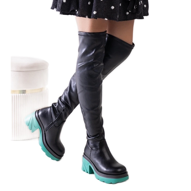 Crne izolirane čizme s masivnim Meragomi blokom crno