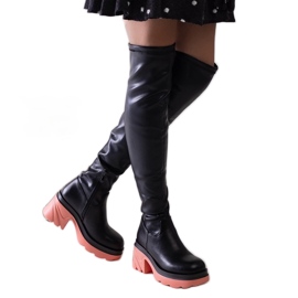 Crne izolirane čizme s masivnim Meragomi blokom crna