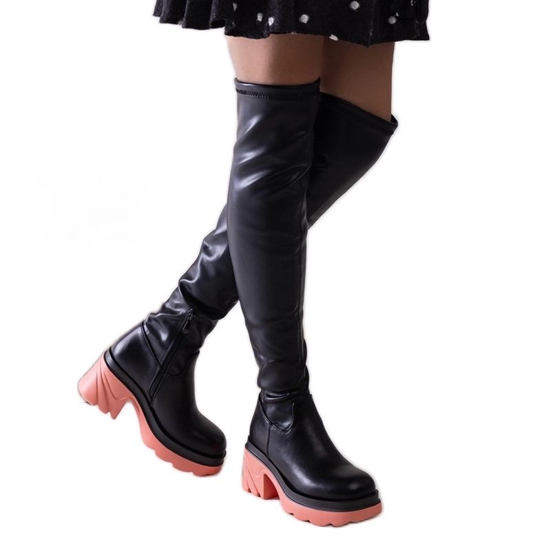 Crne izolirane čizme s masivnim Meragomi blokom crno