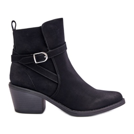 Glamer crne kaubojske čizme na visoku petu sa špicastim vrhovima, izolirane, s patentnim zatvaračem crna