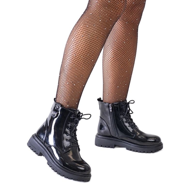 Crne lakirane radne gležnjače na Leonora platformi crno